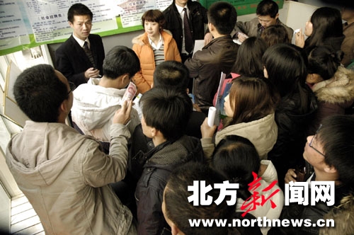 内蒙古呼和浩特市春季首场大型招聘会:大学生是求职主力